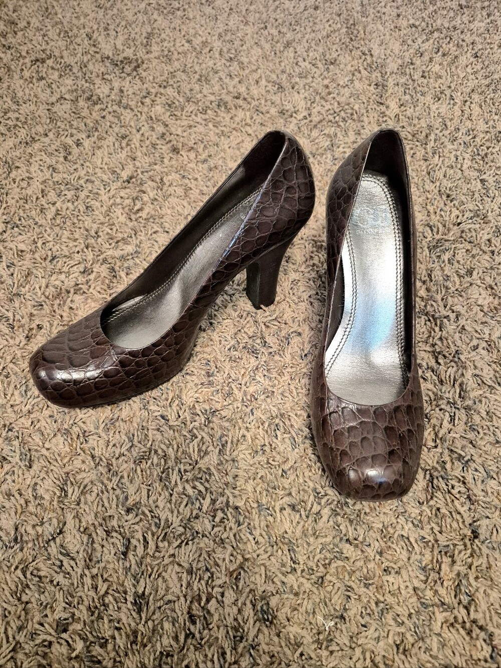 Gianni Bini Brown Croc-Embossed Mid Heel Pumps Size 8M